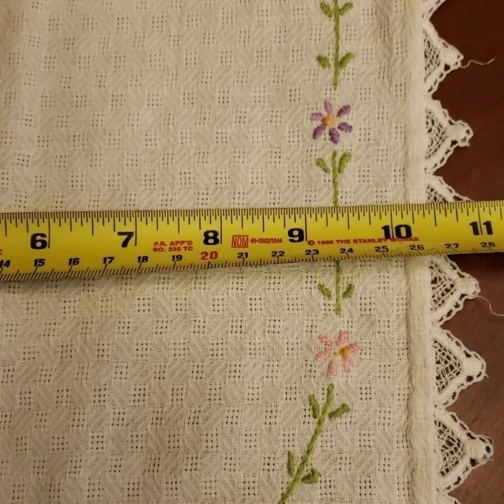 VINTAGE Hand Embroidered Table Runner Dresser Runner Oval 35